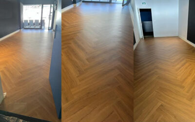 Pose de parquet dalle PVC en chevron