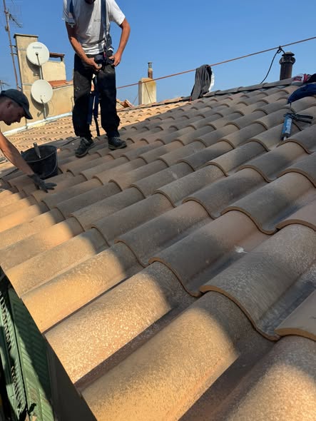 🔨🐝 Réfection totale de la couverture : un chantier mené dans les règles de l’art !