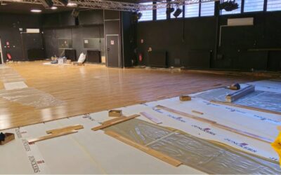 💃🛠️ Transformation complète d’un sol : pose d’un parquet de danse sur carrelage !